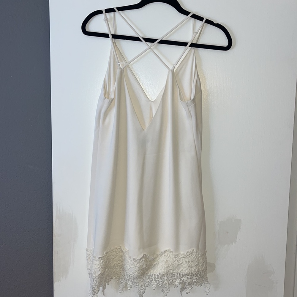 White Express dress! Beautiful detailing! - Picture 4 of 5